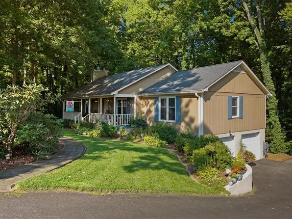 813 Sommerdale Ct, Rural Hall, NC 27045