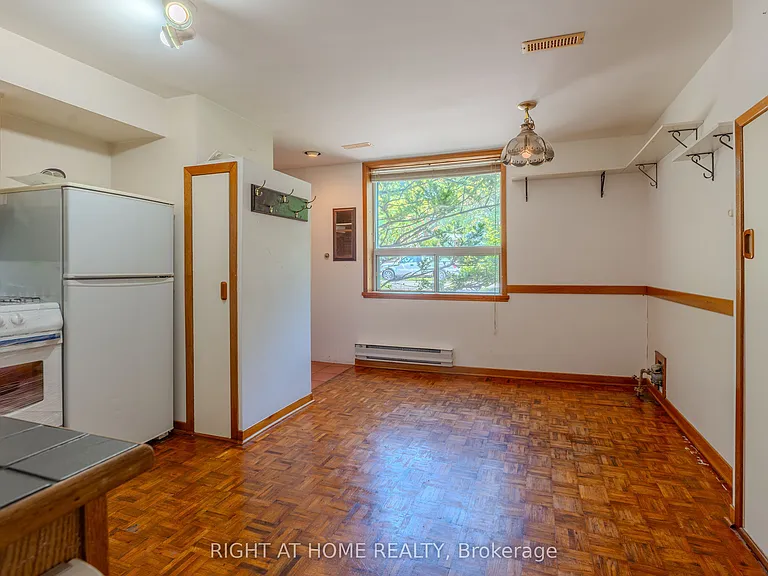 426 Seaton Dr — Photo 3