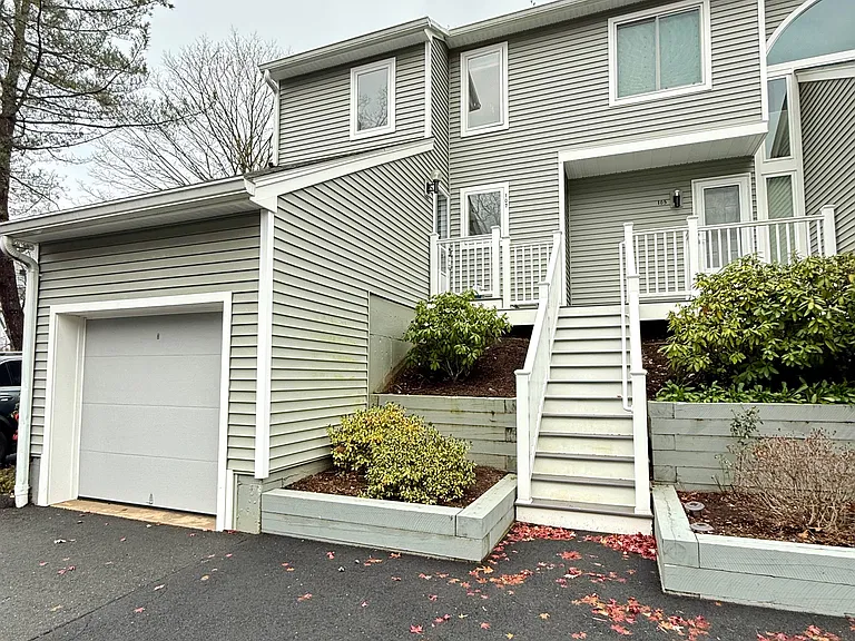 107 Glen Side E — Photo 1
