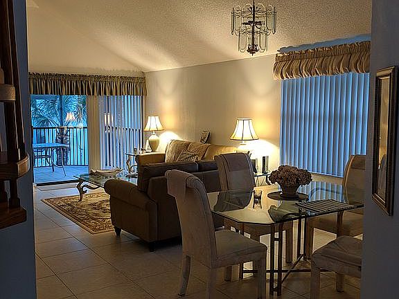 4th image of 135 Bay Colony Dr N