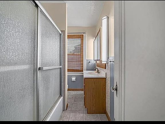 New window install coming soon. (Window will have frosted glass both sashes) Waiting on a date. Should be before November.
