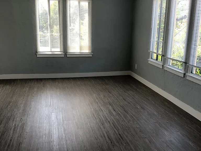 321 S Verdugo Rd — Photo 2