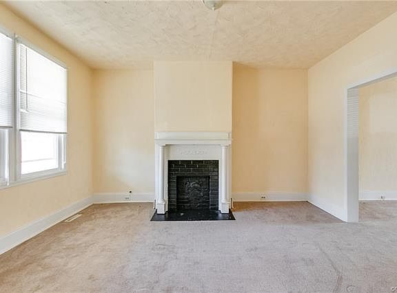4th image of 119 W 34th St