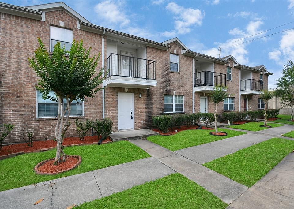 1st image of 11899 Algonquin Dr #12