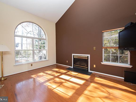 5th image of 219 Franklin Ave