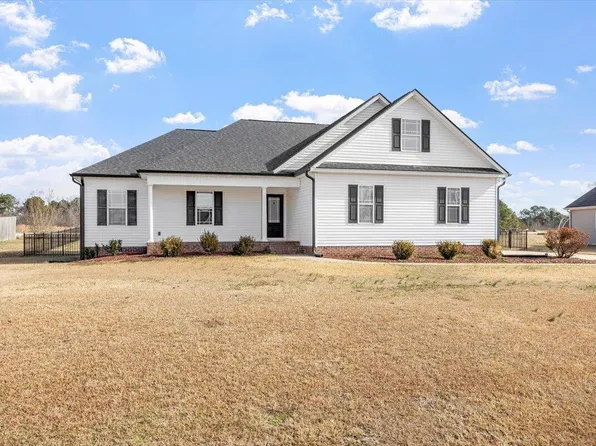 45 Braddock Dr, Lillington, NC 27546