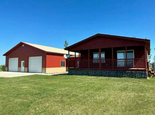 812 Sunset Dr, Devils Lake, ND 58301