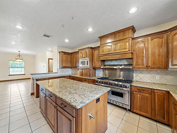 4th image of 4811 Texana Dr
