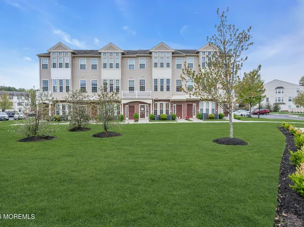 18 Jake Drive, Tinton Falls, NJ 07712