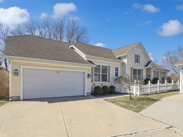 12725 Sunflower Dr, Urbandale, IA 50323