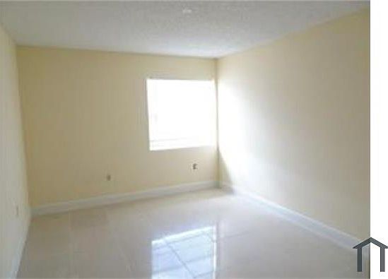 5th image of 725 SW 113th Way #725