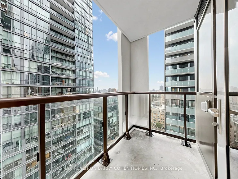 400 King St W #1922 — Photo 43