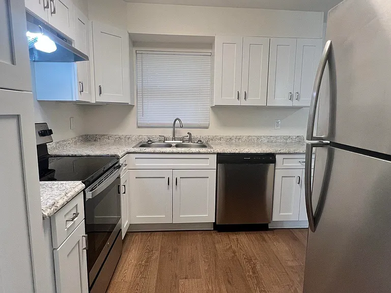 3422 Miami Dr — Photo 6