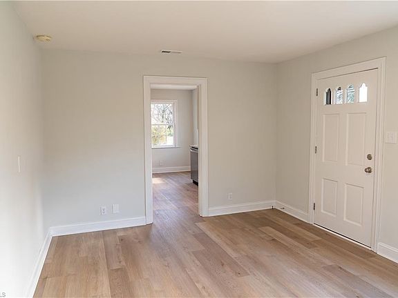 4th image of 618 Ashland Dr