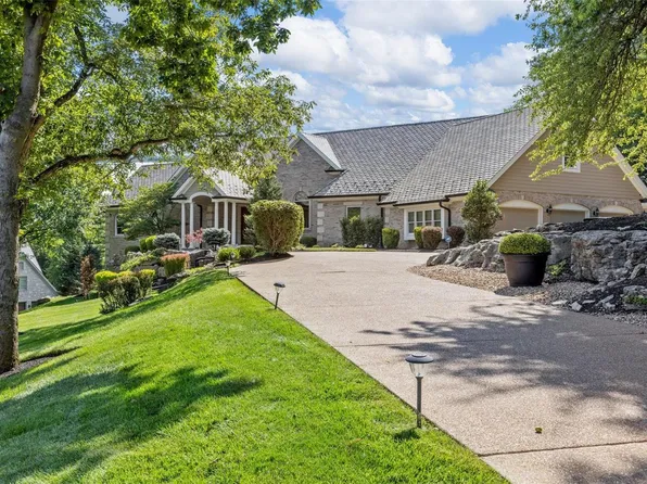 208 Saint Georges Dr, Saint Albans, MO 63073