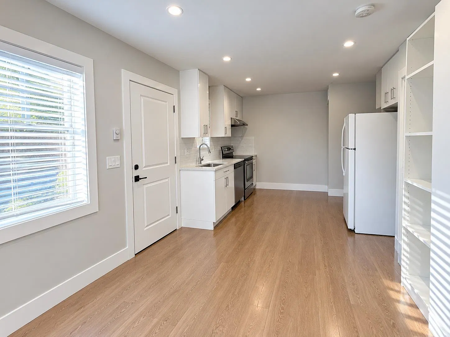 2 bed, 905 sqft, $2,600 — Photo 3