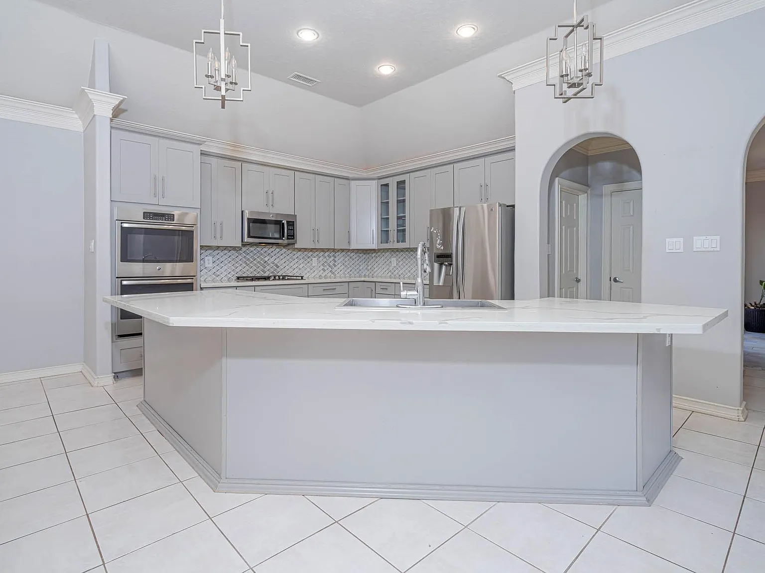 4 bed, 2.5 bath, 3454 sqft, $4,595 — Photo 4