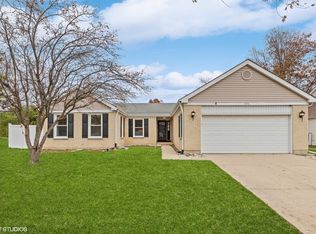 1540 Camelot Ln, Hoffman Estates, IL 60010