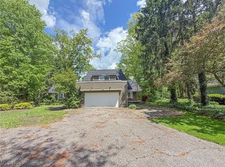 17549 Merry Oaks Trl, Chagrin Falls, OH 44023