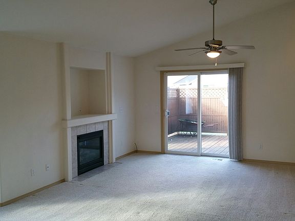 4th image of 10731 Tucannon Ct SE