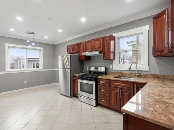 97 Welles Ave APT 3, Dorchester Center, MA 02124