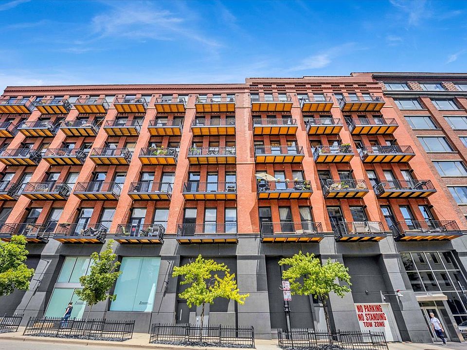 1st image of 616 W Fulton St APT 212