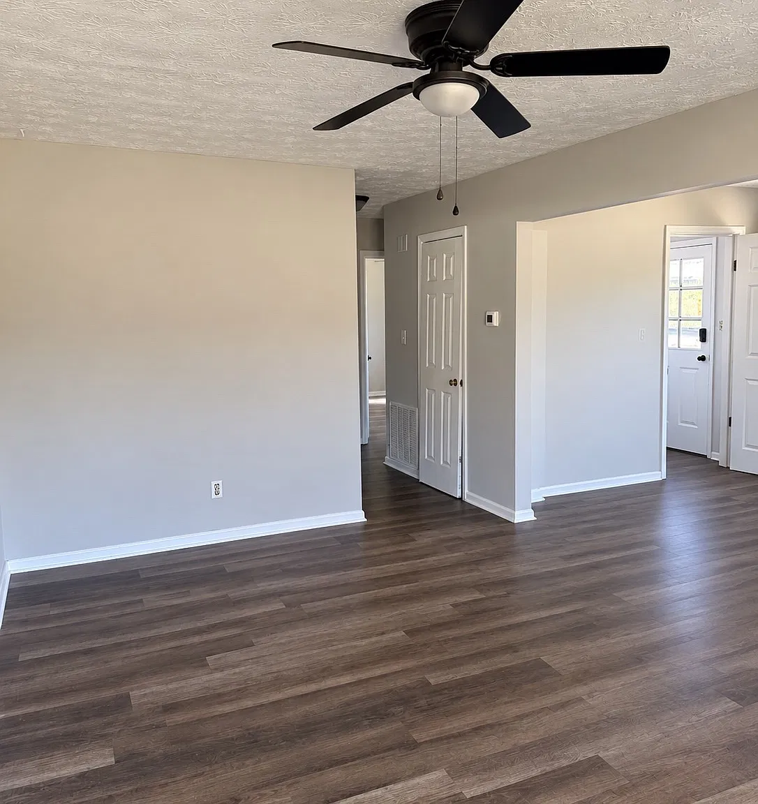 2 bed, 836 sqft, $1,350 — Photo 2