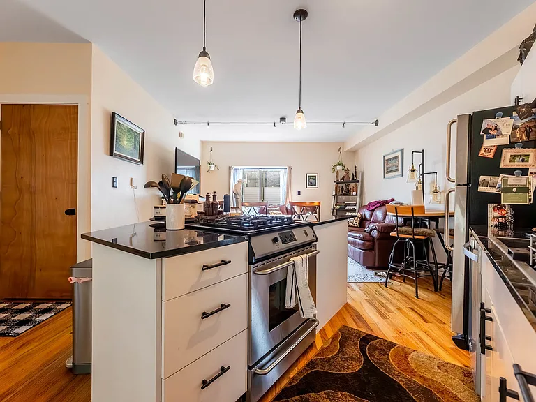 1060 N Hermitage Ave #3 — Photo 6