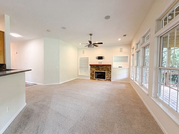 3rd image of 1027 Countess Ln