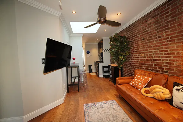 Living room, photo 2
