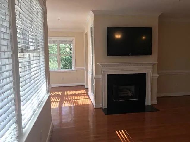 5601 Fairview Rd — Photo 5
