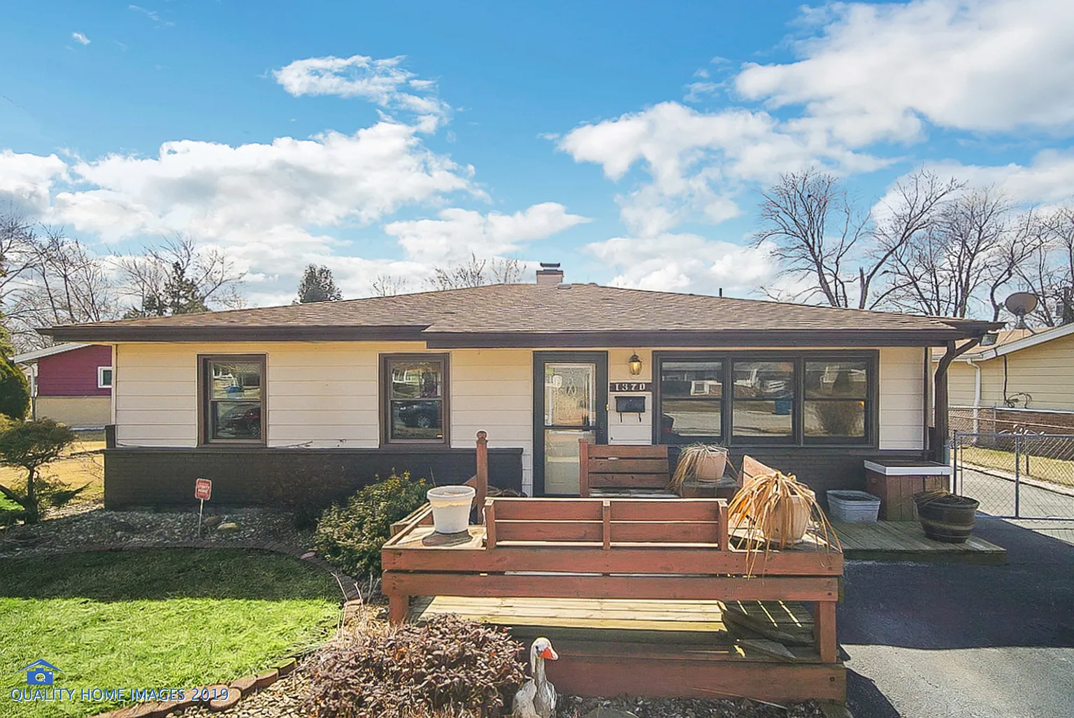1370 Forest Ave photo 1