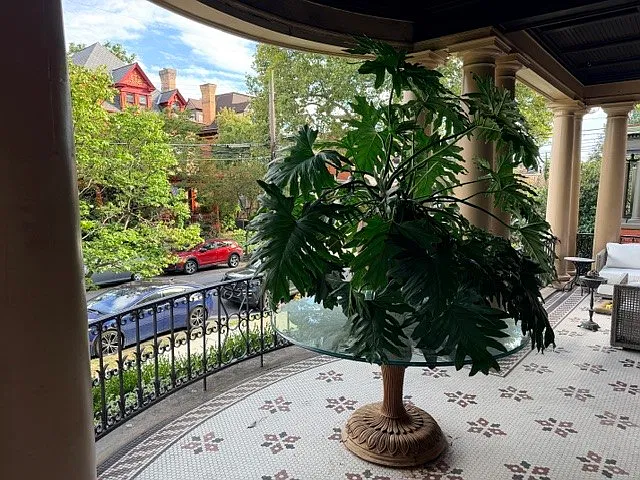 2 bed, 2.0 bath, 2500 sqft, $4,200 — Photo 4