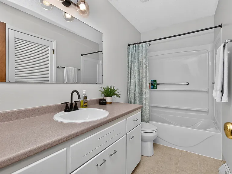 202 NW Sharmin Dr — Photo 6