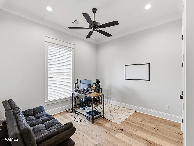 102 Harvest Creek Ln — Photo 37