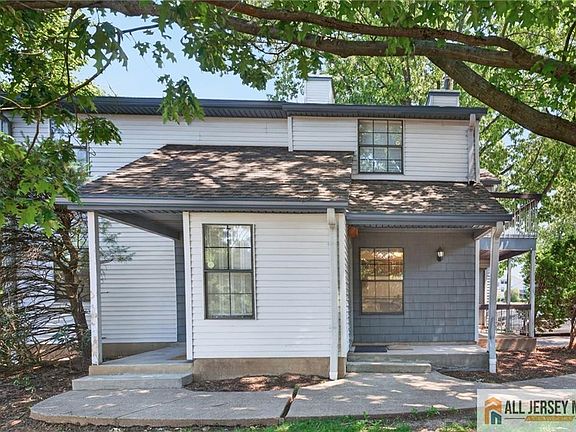 3rd image of 502 Woodbridge Commons Way