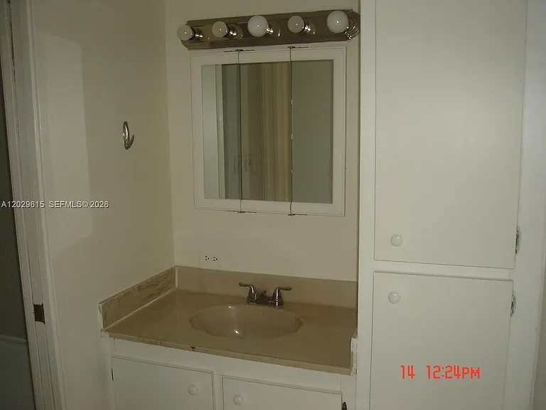 16919 N Bay Rd #504 — Photo 17