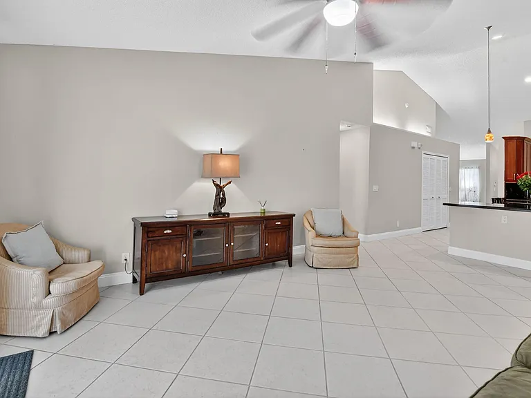 10065 Camelback Ln — Photo 23