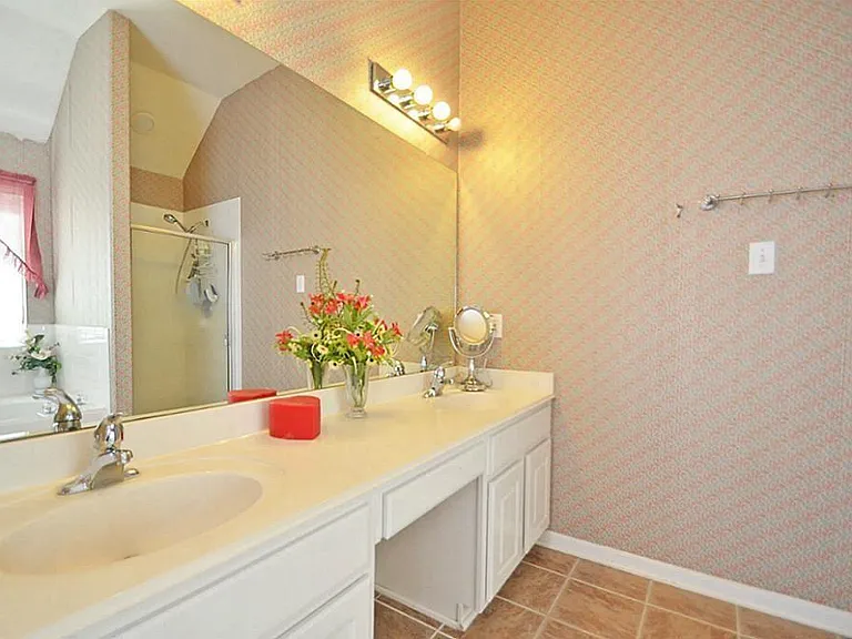 12110 Laurel Ct — Photo 40