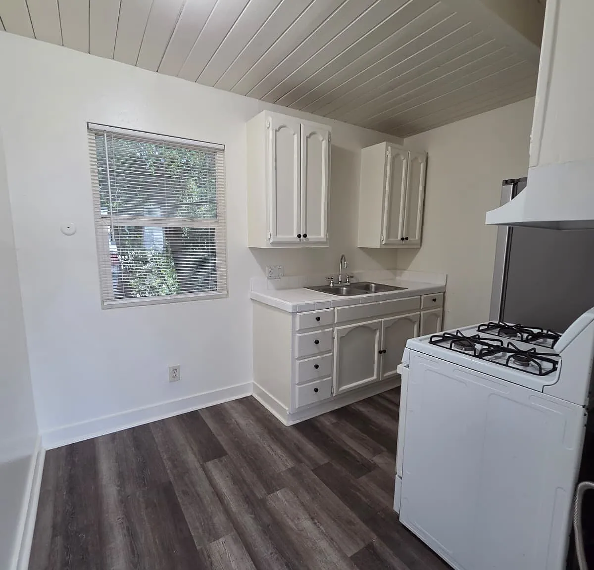 2 bed, 1000 sqft, $2,175 — Photo 4