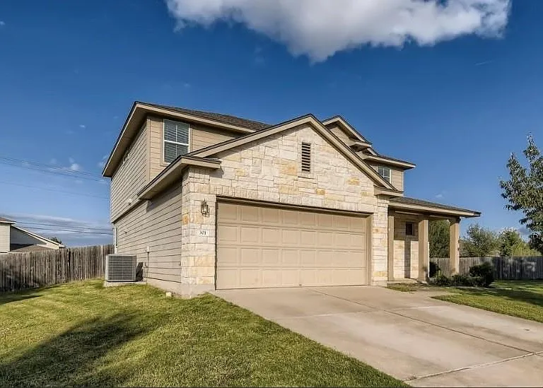 301 Comal Run — Photo 2