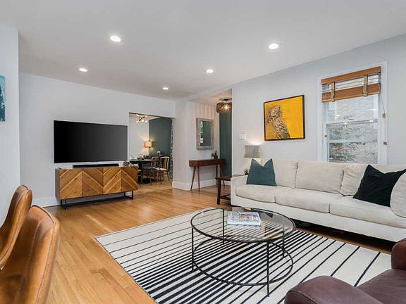 5th image of 2101 E Lake Bluff Blvd