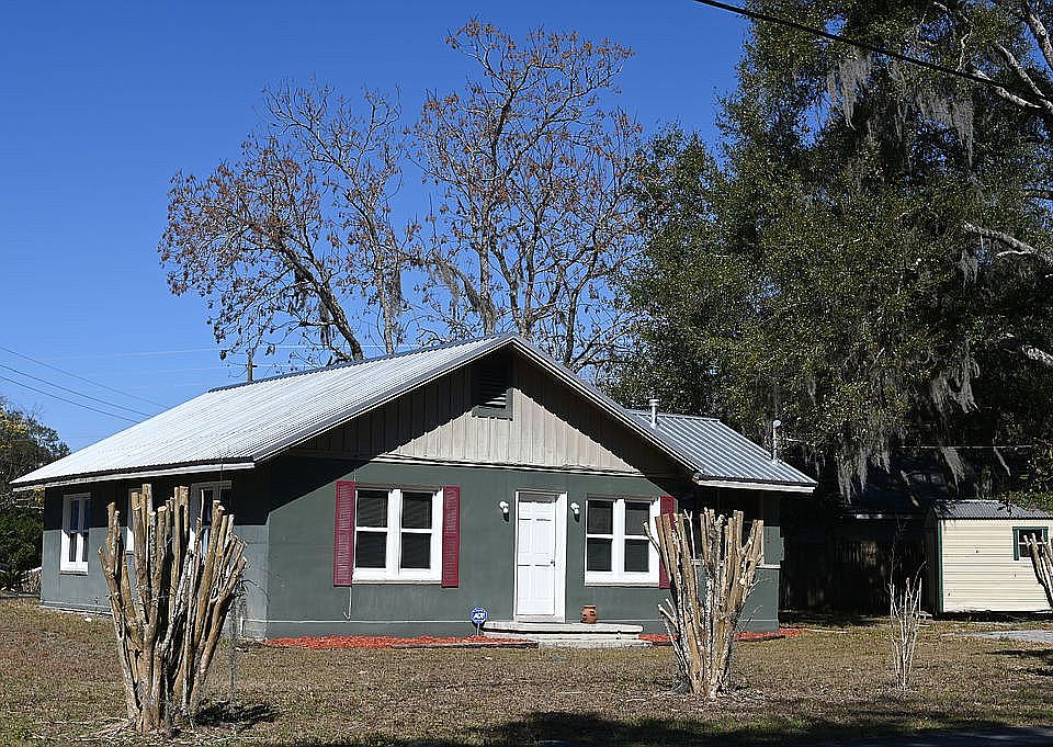 1st image of 2212 Silver Lake Dr