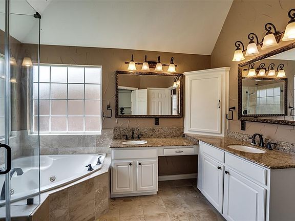 4th image of 3632 Salford Dr
