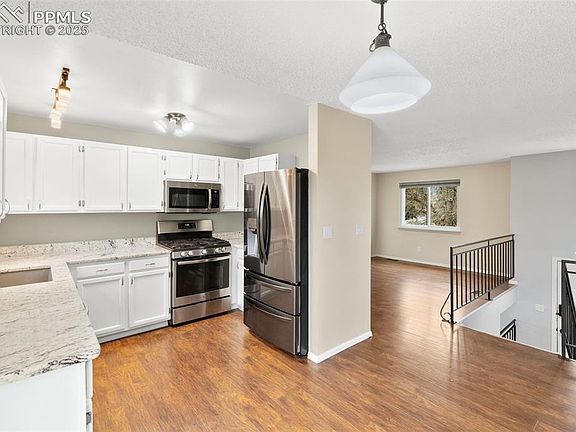 4th image of 1245 Bayberry Dr
