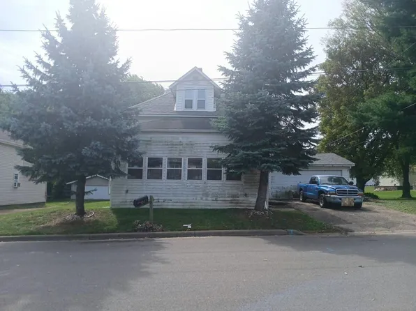 207 E Central St, Loyal, WI 54446