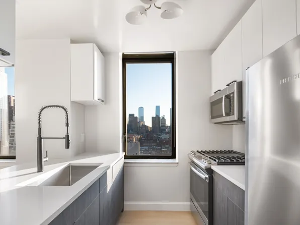 400 West 55th Street image 4 of 18