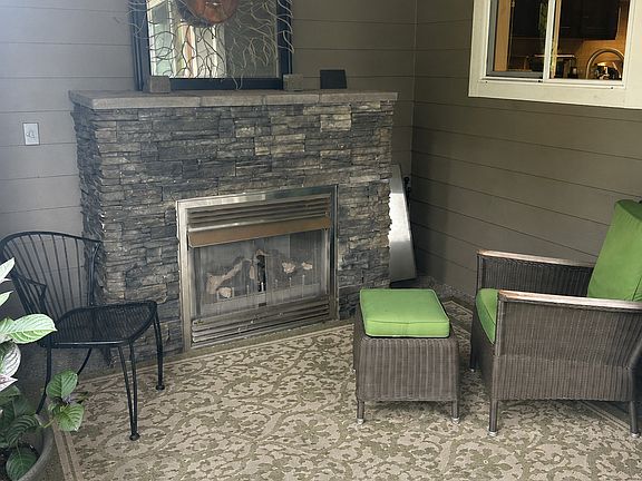2nd image of 932 SW 108th St