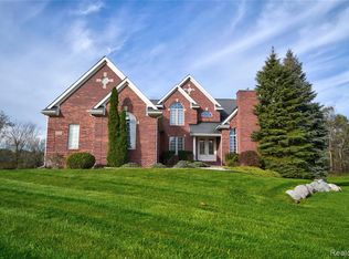 17041 Kings Fairway Ln, Grand Blanc, MI