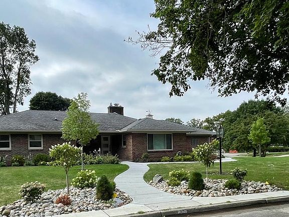 4th image of 1533 Cambridge Rd
